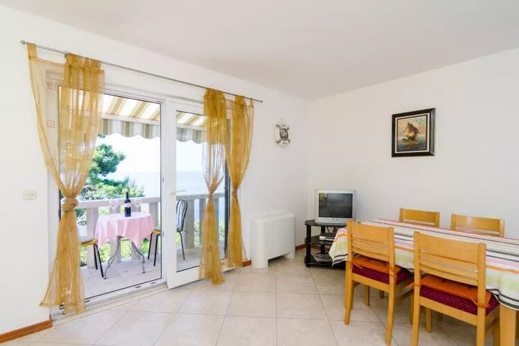 Apartments Plavac Mali- Two Bedroom Apartment with Balcony and Sea View-Dining room