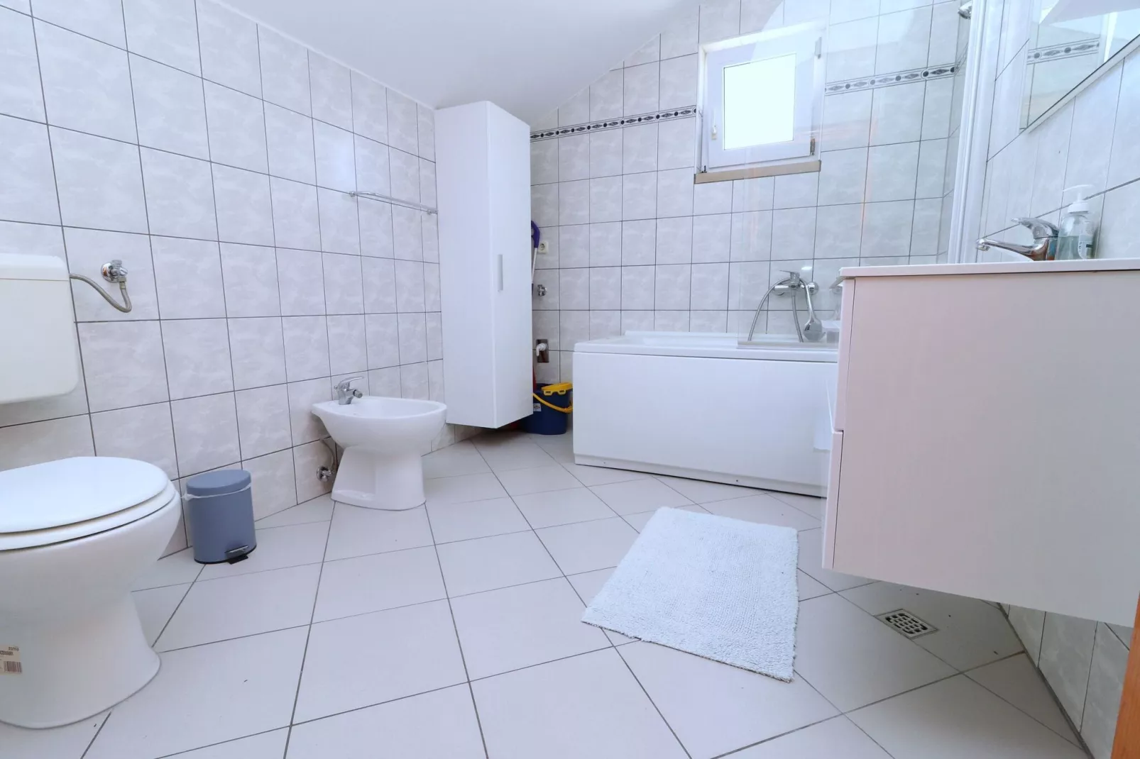 Apartments Plavac Mali- Two Bedroom Apartment with Balcony and Sea View-Bathroom