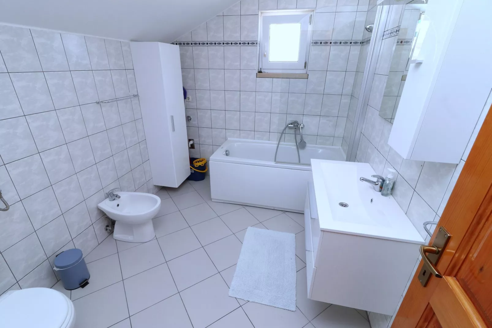 Apartments Plavac Mali- Two Bedroom Apartment with Balcony and Sea View-Bathroom