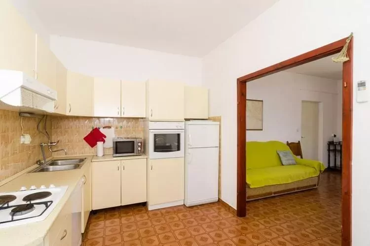 Holiday Home Blue Vineyard- Three Bedroom House with Terrace and Sea View-Küche