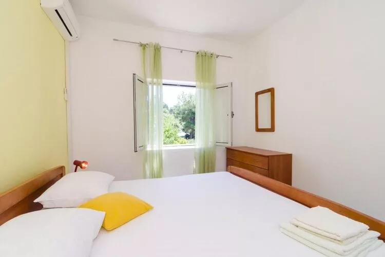 Holiday Home Blue Vineyard- Three Bedroom House with Terrace and Sea View-Schlafzimmer