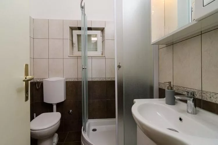 Holiday Home Blue Vineyard- Three Bedroom House with Terrace and Sea View-Badezimmer