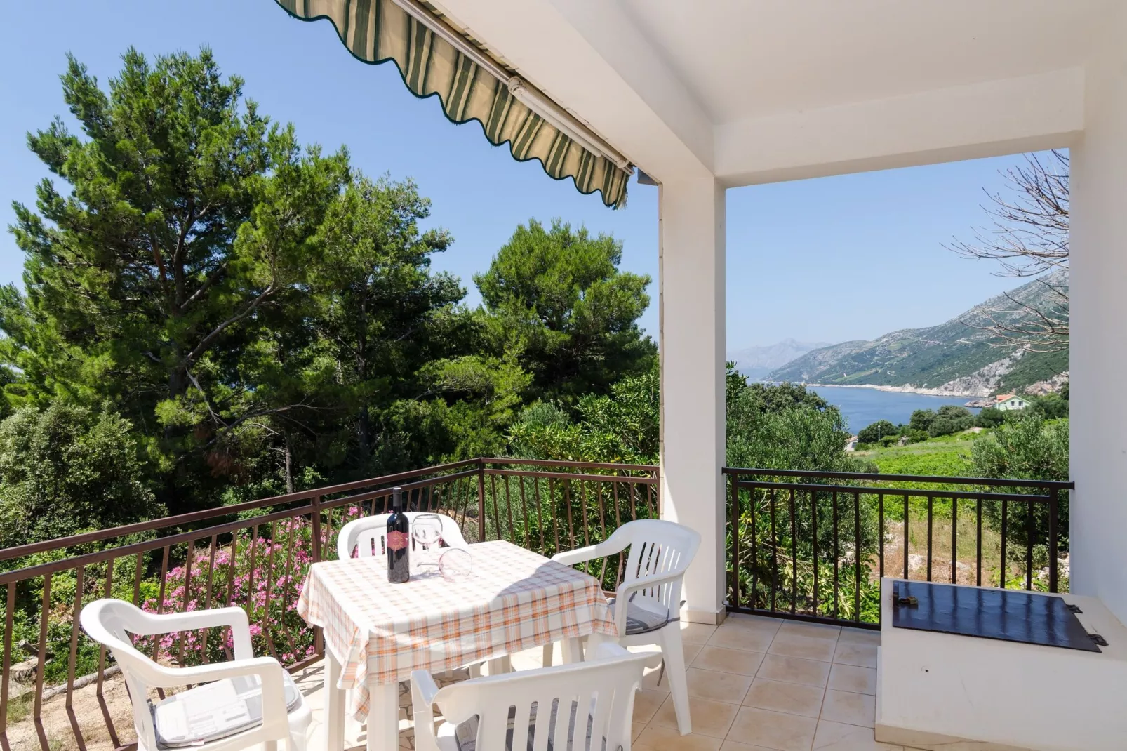 Holiday Home Blue Vineyard- Three Bedroom House with Terrace and Sea View-Terrasse