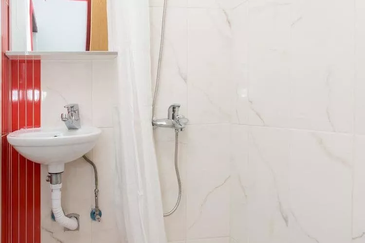 Guest House Kusalo- Studio Apartment with Patio (Studio 1)-Bathroom