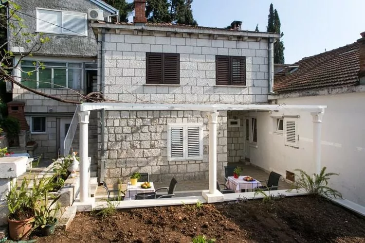 Guest House Kusalo- Studio Apartment with Patio (Studio 1)-Outdoor