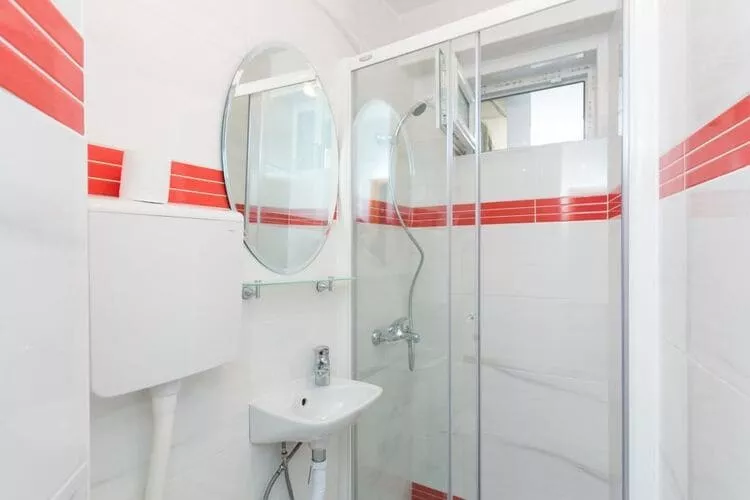 Guest House Kusalo- Double Room with Patio (Soba 2)-Bathroom