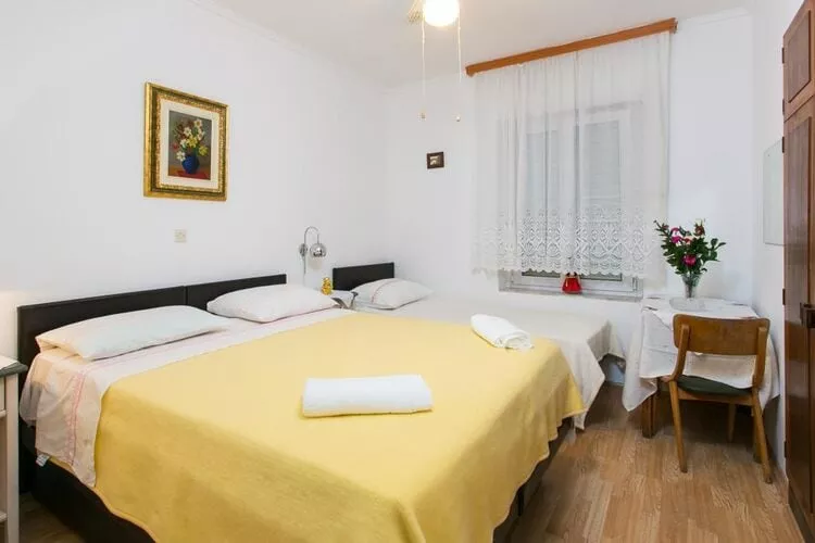 Guest House Kusalo-  Basic Triple Room with Patio (Soba 3)-Bedroom