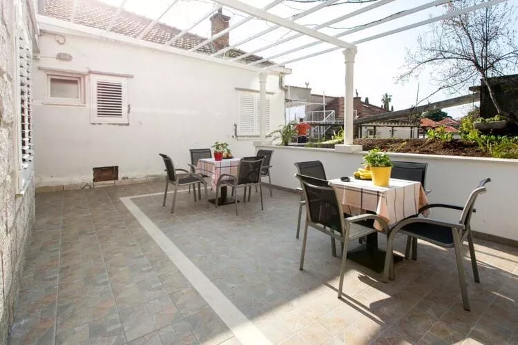 Guest House Kusalo-  Basic Triple Room with Patio (Soba 3)-Terrace