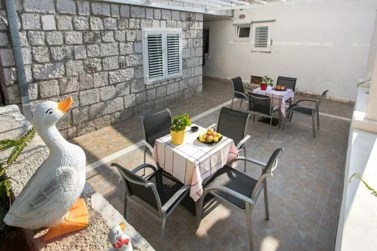 Guest House Kusalo-  Basic Triple Room with Patio (Soba 3)-Terrace