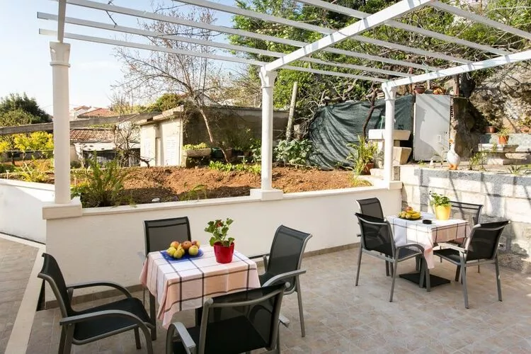 Guest House Kusalo-  Basic Triple Room with Patio (Soba 3)-Terrace