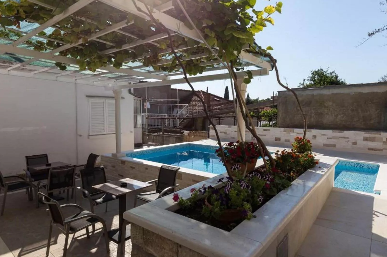 Guest House Kusalo-  Basic Triple Room with Patio (Soba 3)-Terrace