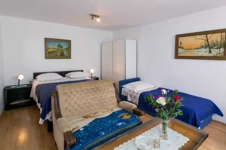 Guest House Kusalo- One Bedroom Apartment with Terrace (Apartman 4)-Bedroom