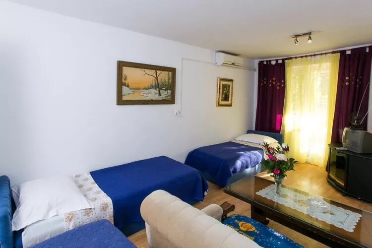 Guest House Kusalo- One Bedroom Apartment with Terrace (Apartman 4)-Bedroom