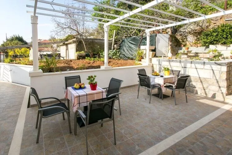 Guest House Kusalo- One Bedroom Apartment with Terrace (Apartman 4)-Terrace