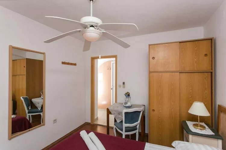 Guest House Kusalo - Standard Double Room with Patio (Soba 6)-Bedroom