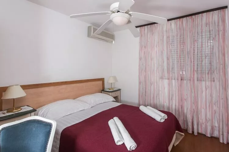 Guest House Kusalo - Standard Double Room with Patio (Soba 6)-Bedroom