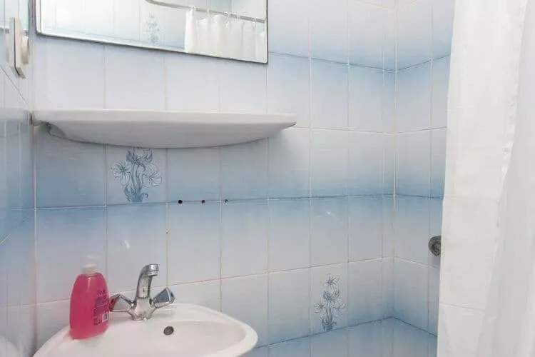 Guest House Kusalo - Standard Double Room with Patio (Soba 6)-Bathroom