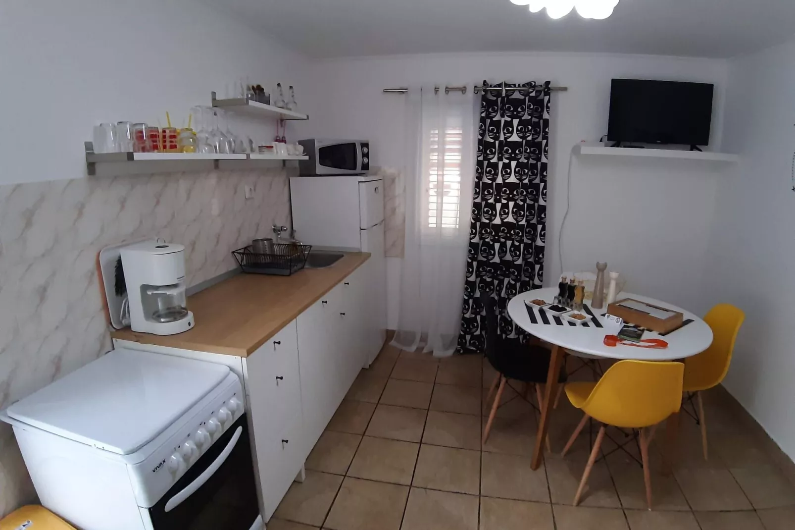 Holiday Home Magazin- One Bedroom Apartment with Terrace and Sea View-Cuisine