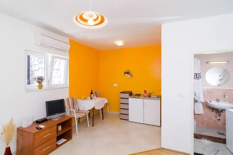 Apartments & Rooms Tapera- Comfort One-Bedroom Apartment with Terrace and Garden View ( NARANČASTI 1 )-Kitchen