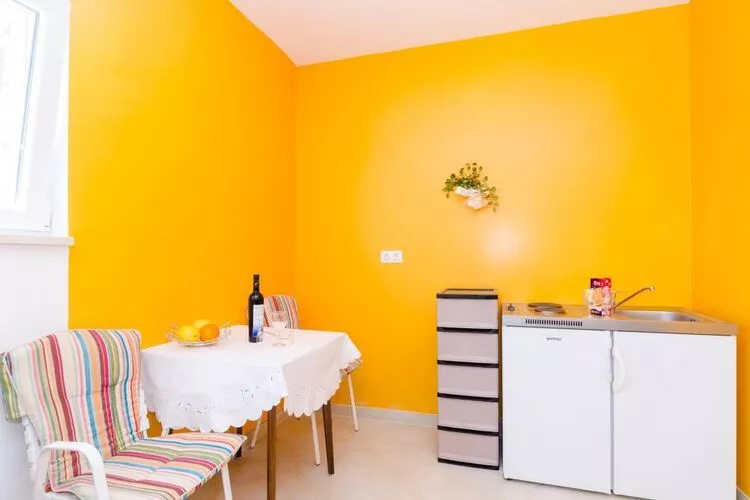 Apartments & Rooms Tapera- Comfort One-Bedroom Apartment with Terrace and Garden View ( NARANČASTI 1 )-Kitchen