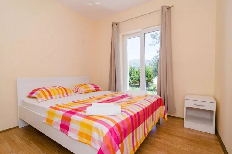 Apartments & Rooms Tapera- Comfort One-Bedroom Apartment with Terrace and Garden View ( NARANČASTI 1 )-Bedroom