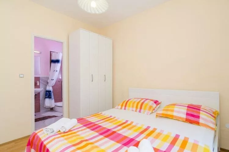 Apartments & Rooms Tapera- Comfort One-Bedroom Apartment with Terrace and Garden View ( NARANČASTI 1 )-Bedroom