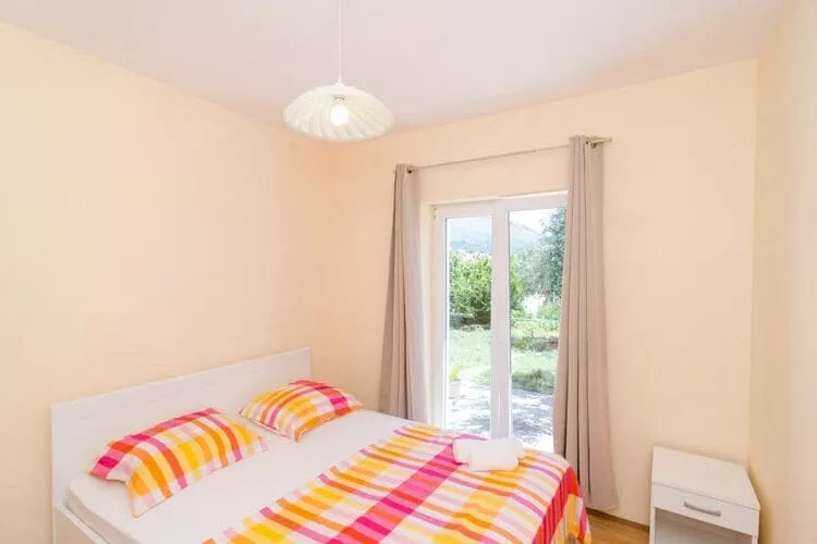 Apartments & Rooms Tapera- Comfort One-Bedroom Apartment with Terrace and Garden View ( NARANČASTI 1 )-Bedroom