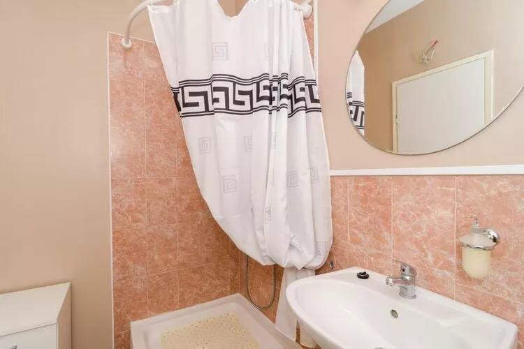 Apartments & Rooms Tapera- Comfort One-Bedroom Apartment with Terrace and Garden View ( NARANČASTI 1 )-Bathroom