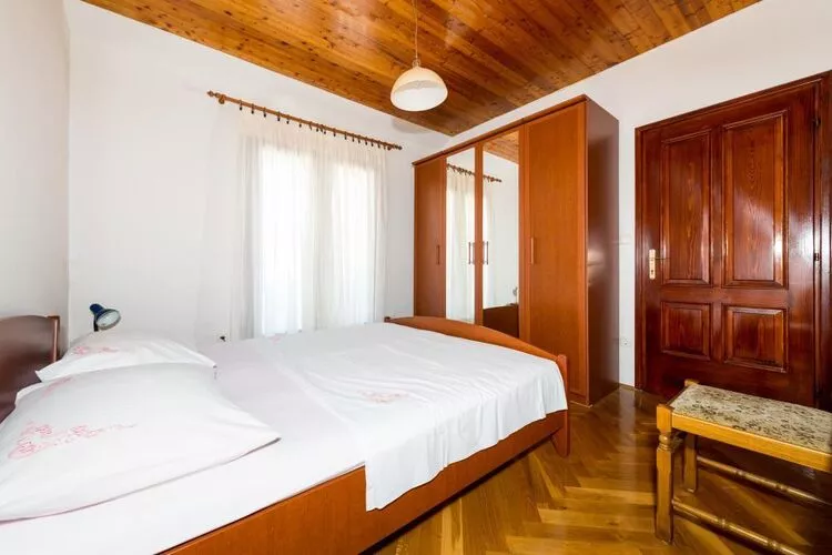 Apartments & Rooms Tapera- Standard Double Room with Terrace and Partial Sea View 1-Innen