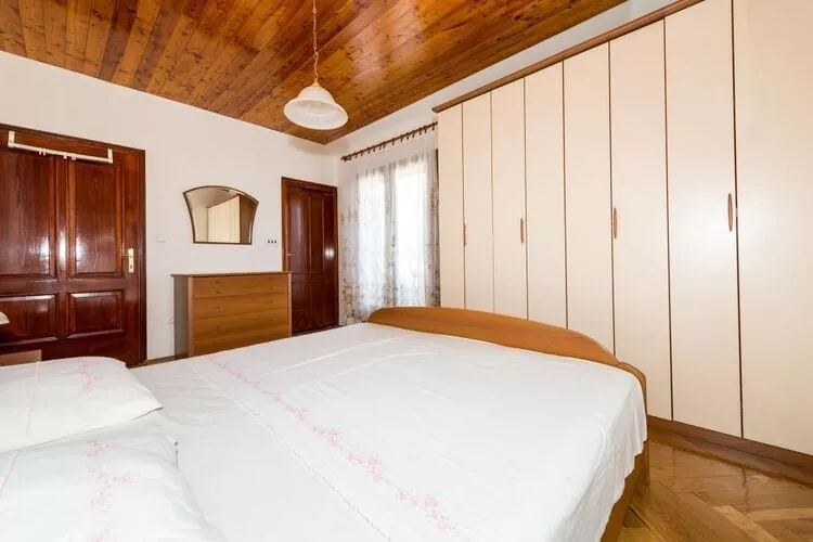 Apartments & Rooms Tapera- Comfort Double Room with Terrace and Partial Sea View 2-Indoor