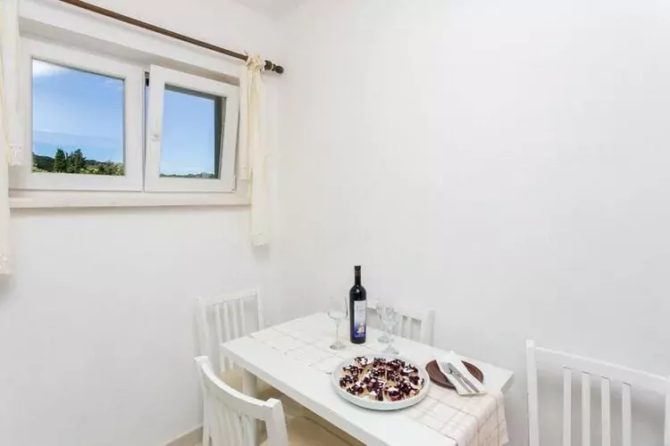 Apartments Maria Koločep- Three Bedroom Apartment with Backyard Terrace and Sea View-Salle à manger