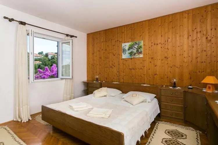 Apartments Maria Koločep- Three Bedroom Apartment with Backyard Terrace and Sea View-Chambre