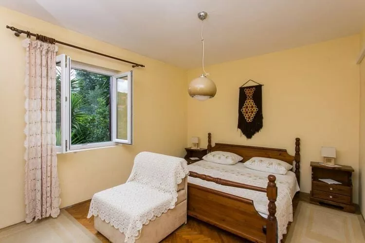 Apartments Maria Koločep- Three Bedroom Apartment with Backyard Terrace and Sea View-Chambre