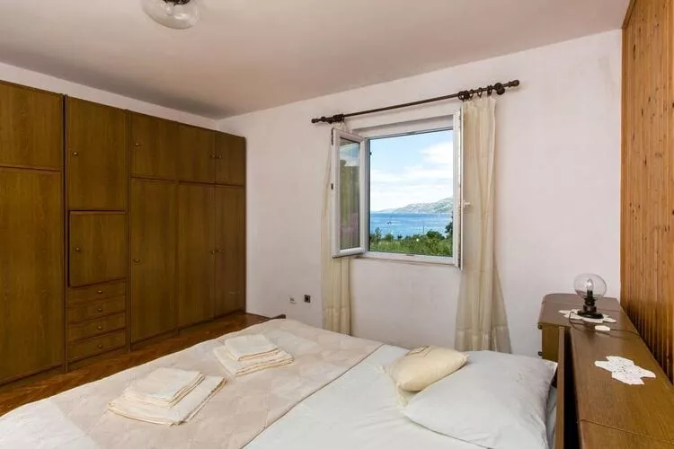 Apartments Maria Koločep- Three Bedroom Apartment with Backyard Terrace and Sea View-Chambre