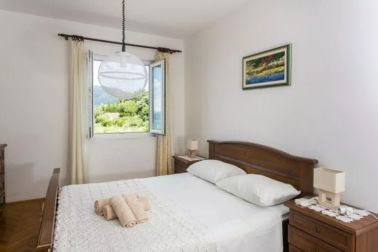 Apartments Maria Koločep- Three Bedroom Apartment with Backyard Terrace and Sea View-Chambre