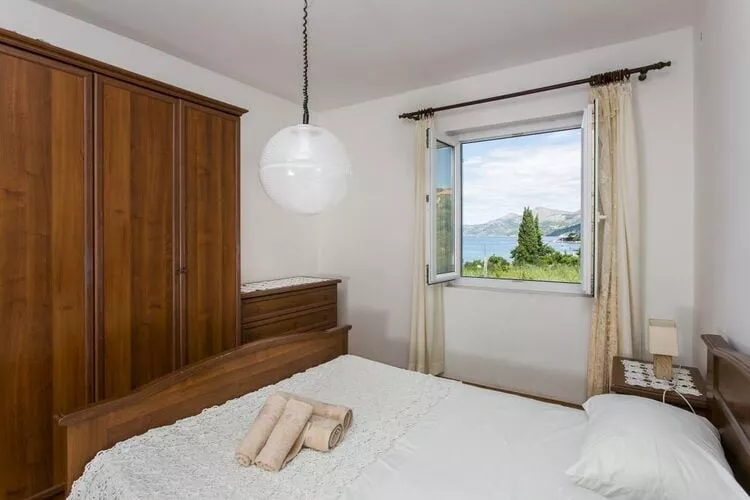 Apartments Maria Koločep- Three Bedroom Apartment with Backyard Terrace and Sea View-Chambre