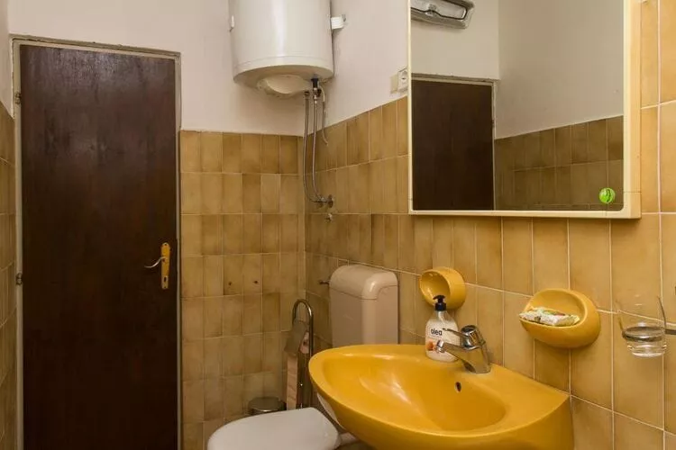 Apartments Maria Koločep- Three Bedroom Apartment with Backyard Terrace and Sea View-Salle de bain