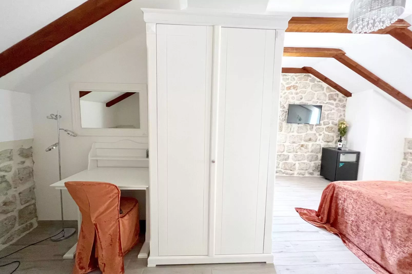 Bed&Breakfast Sorgo Palace- Comfort Double or Twin Room with City Walls View (Emerald)-Schlafzimmer