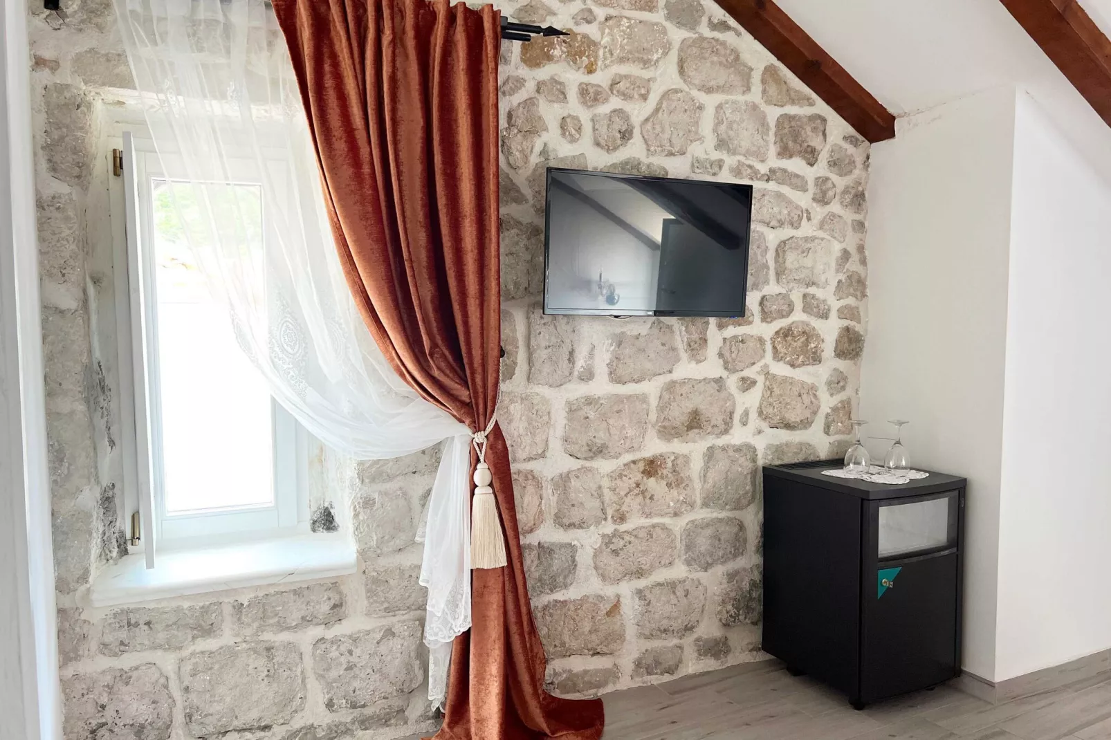Bed&Breakfast Sorgo Palace- Comfort Double or Twin Room with City Walls View (Emerald)-Schlafzimmer