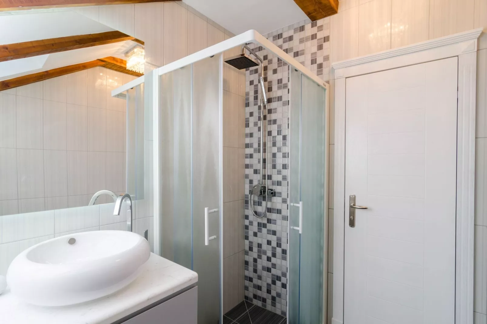 Bed&Breakfast Sorgo Palace- Comfort Double or Twin Room with City Walls View (Emerald)-Badezimmer