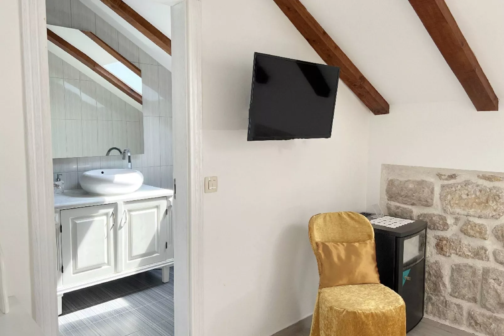 Bed&Breakfast Sorgo Palace - Superior Double or Twin Room with City View (Amber)-Bedroom