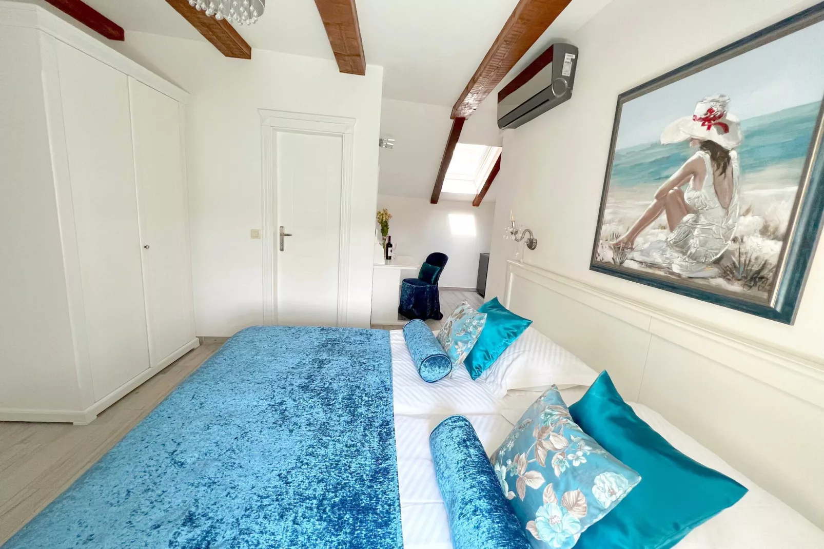 Bed&Breakfast Sorgo Palace - Deluxe Double or Twin Room with City View (Aquamarine)-Bedroom