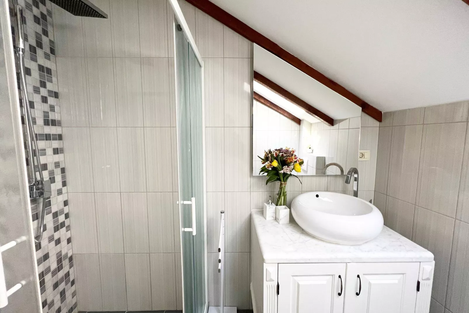 Bed&Breakfast Sorgo Palace - Deluxe Double or Twin Room with City View (Aquamarine)-Bathroom