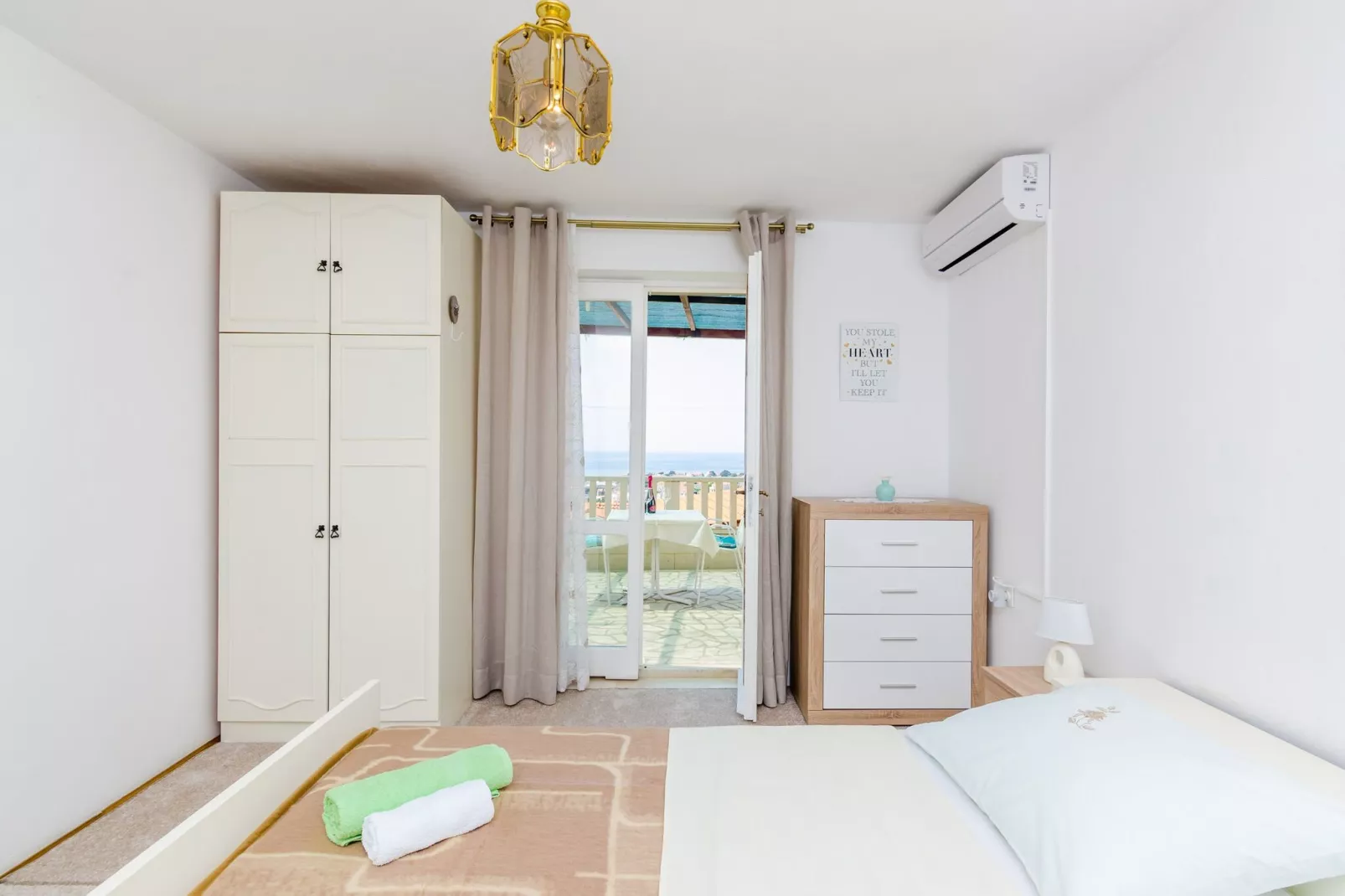 Rooms Nikola- Double Room with Terrace and Sea View-Bedroom