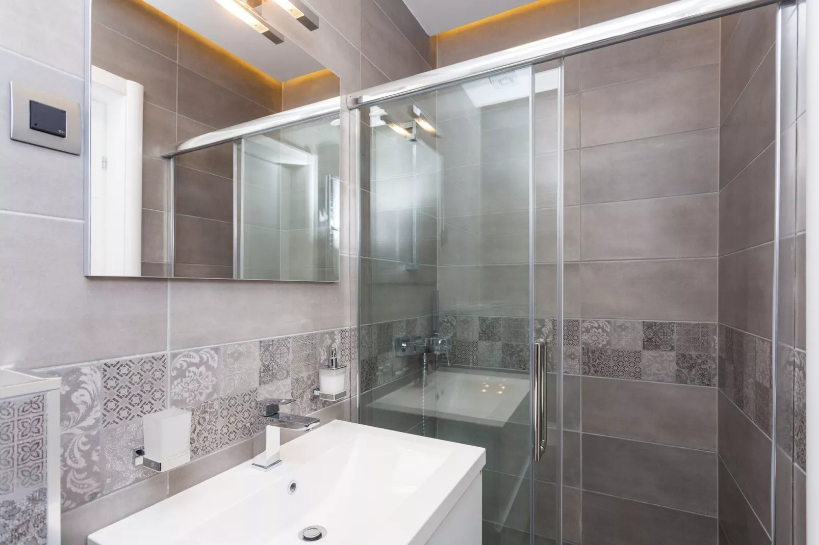 Apartments Villa Peragro - Studio Apartment (ŽUTI)-Bathroom