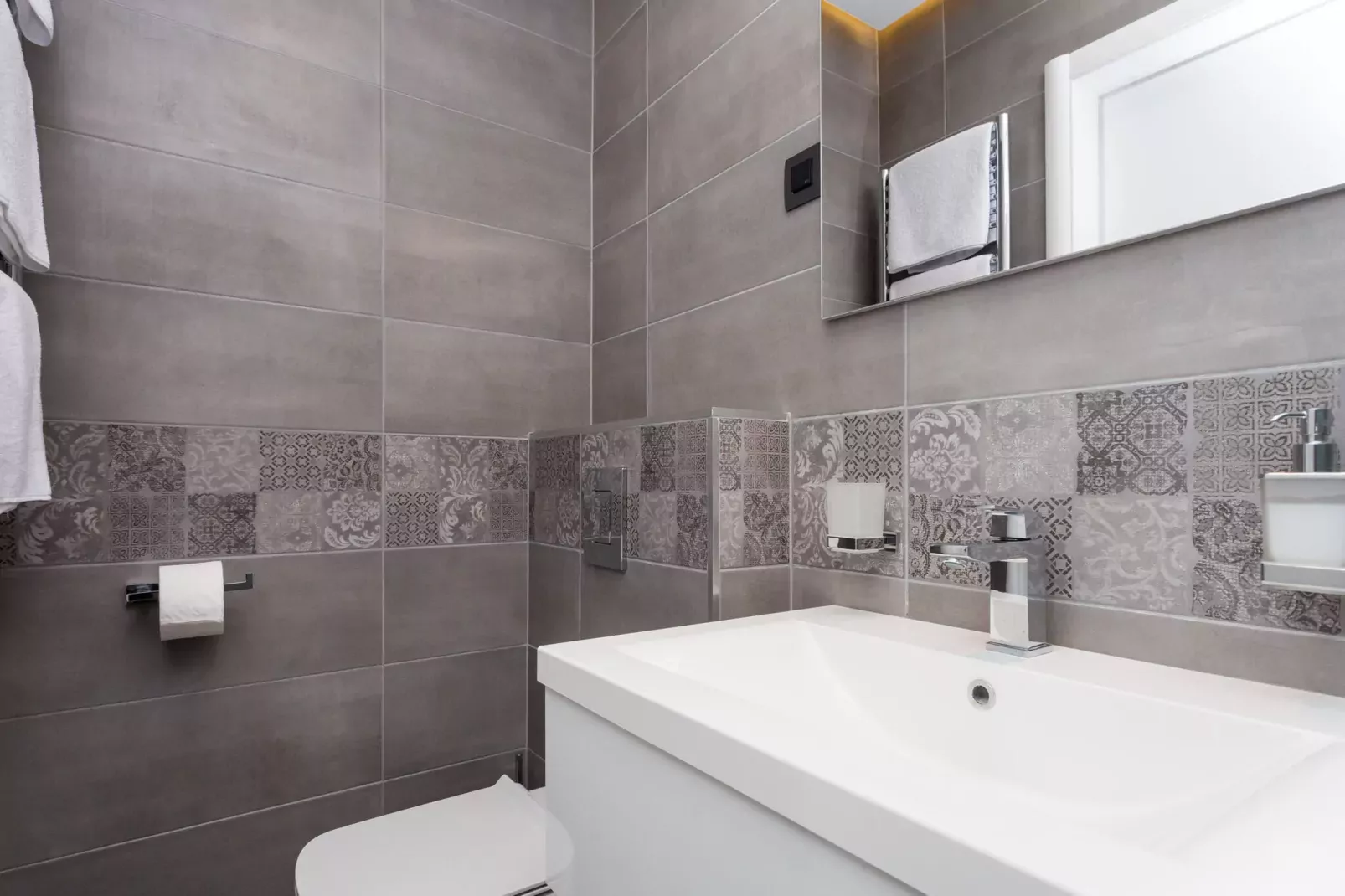Apartments Villa Peragro - Studio Apartment (ŽUTI)-Bathroom