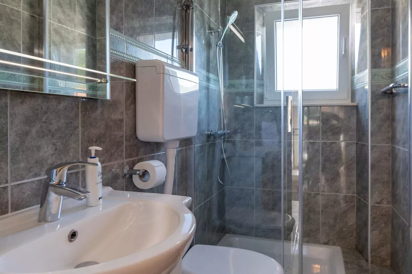 Holiday Home Anima Maris- Duplex Two Bedroom Holiday Home with Terrace and Sea View-Badezimmer