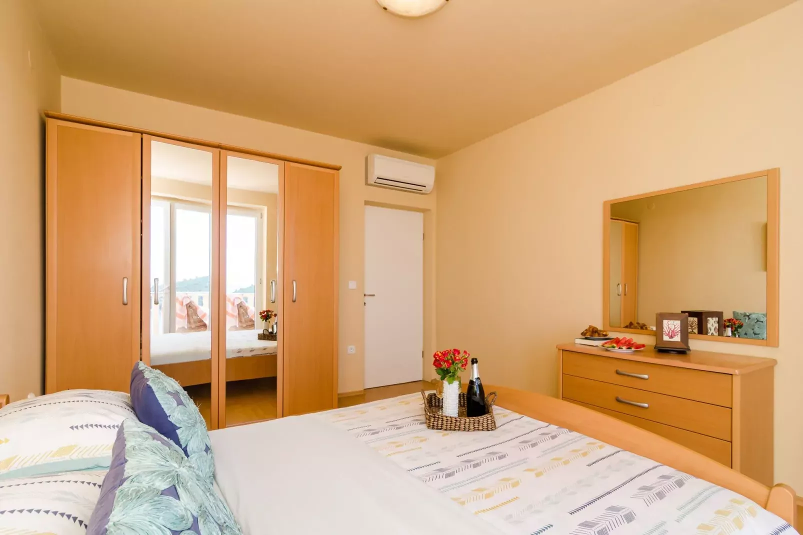 Apartments Bonavista - Superior Two Bedroom Apartment with Balcony and Sea View (A1)-Chambre
