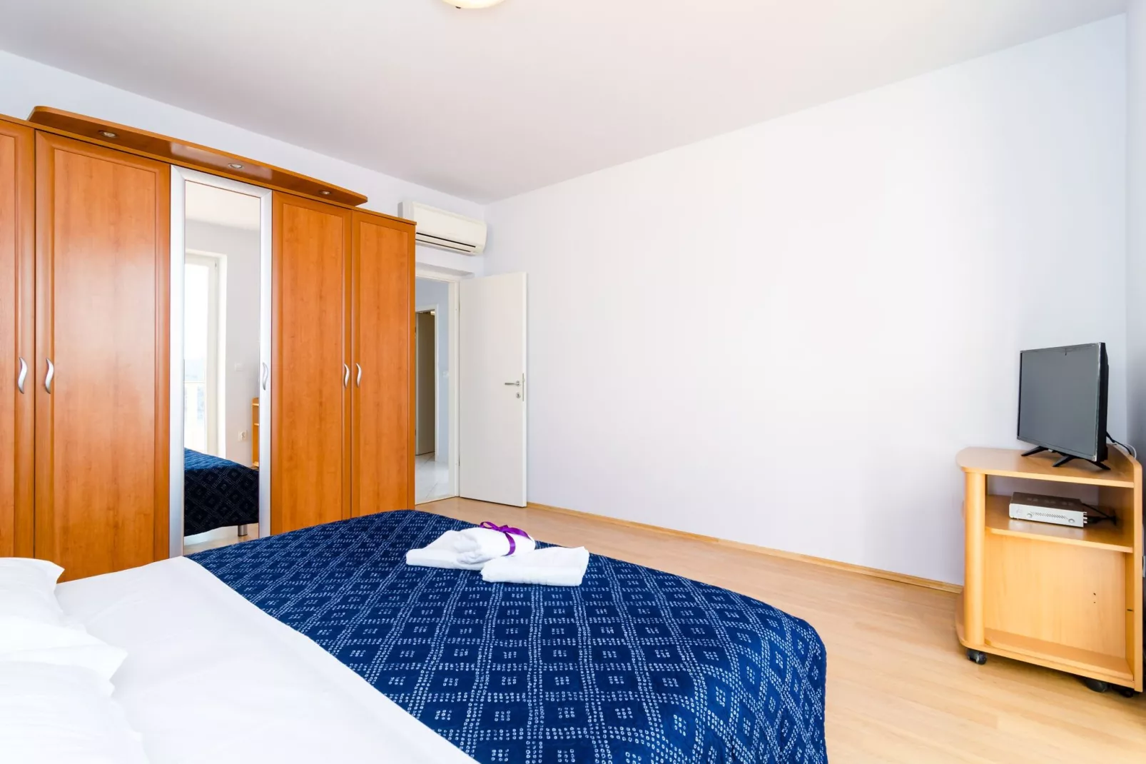 Apartments Bonavista - Premium Two Bedroom Apartment with Balcony and Sea View (A2)-Bedroom