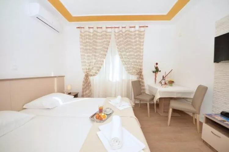 Guest House Mia (ST) - Twin Room with Private Bathroom (A2)-Bedroom